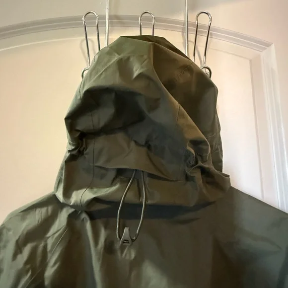 Patagonia Torrentshell 3L Olive Green Rain Jacket - Picture 3 of 9